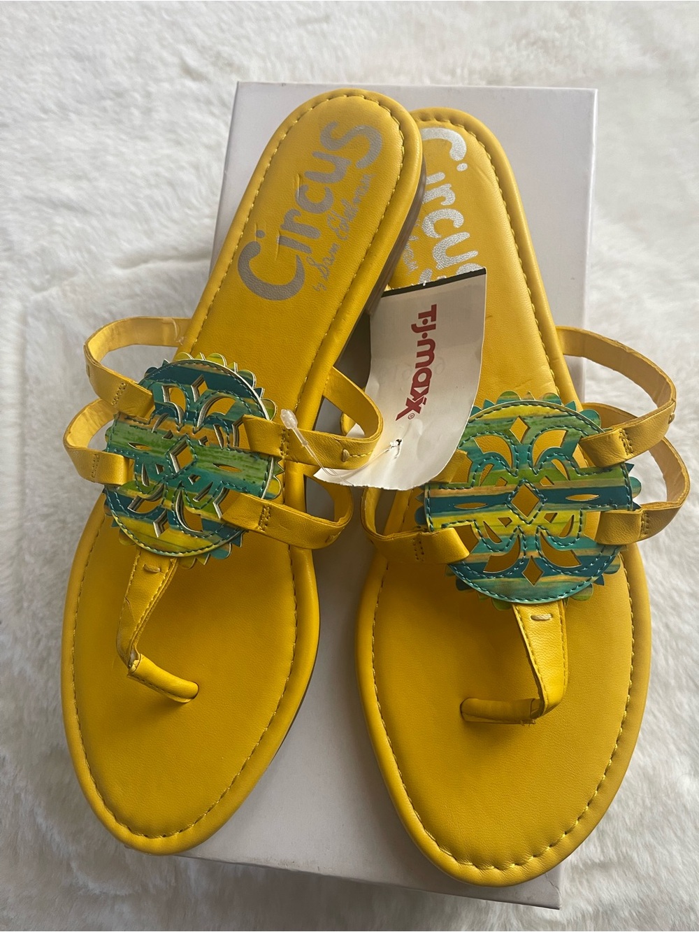 Circus by Sam Edelman Yellow Sandal with Teal Medallion size 10